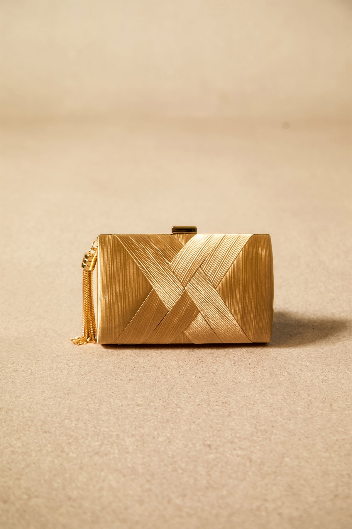 Textured Pattern Tassel Clutch Bag