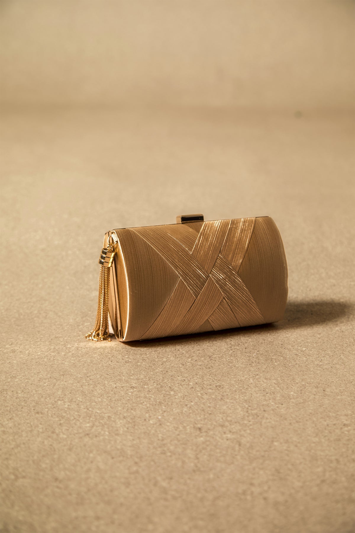 Textured Pattern Tassel Clutch Bag